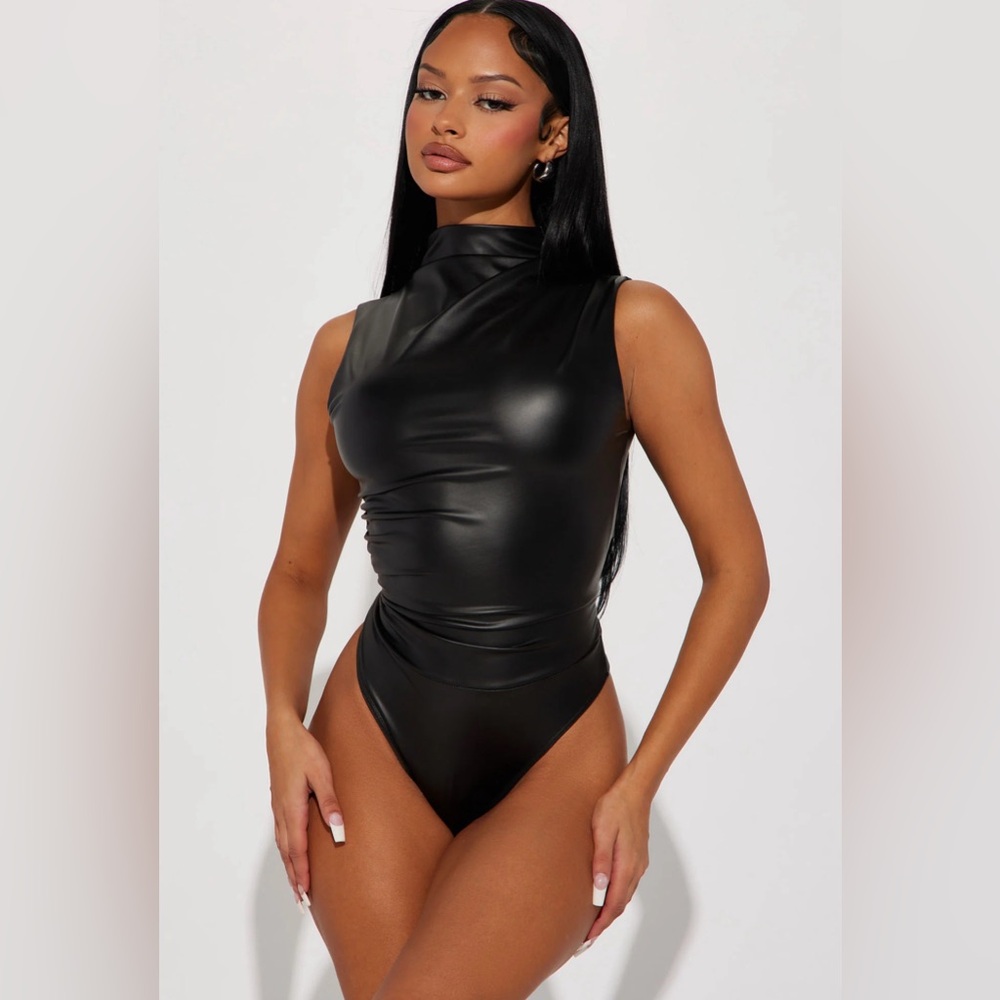 Fashion Nova Kourtney faux leather black bodysuit size XS - Picture 8 of 11